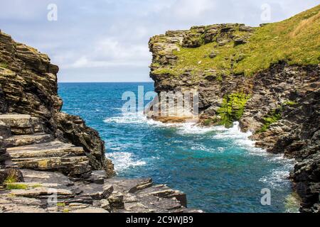 St Nectans Glen - wunderschöne Aussicht auf die Berge in Cornwall Stockfoto