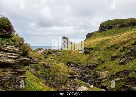 St Nectans Glen - wunderschöne Aussicht auf die Berge in Cornwall Stockfoto