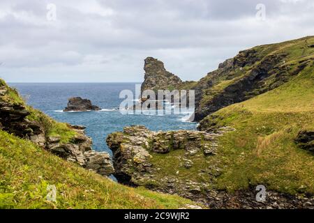 St Nectans Glen - wunderschöne Aussicht auf die Berge in Cornwall Stockfoto