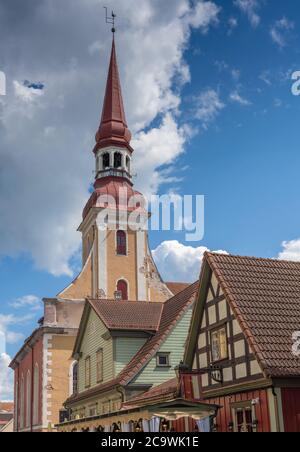 Altstadt von Parnu, die viertgrößte Stadt Estlands und ein beliebter Ferienort mit einer charmanten Altstadt und großen Stränden an der Ostsee. Stockfoto