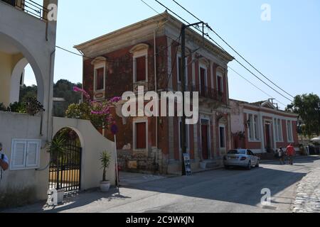 Rot gestrichenes Gebäude in Gaios, Paxos, Griechenland Stockfoto