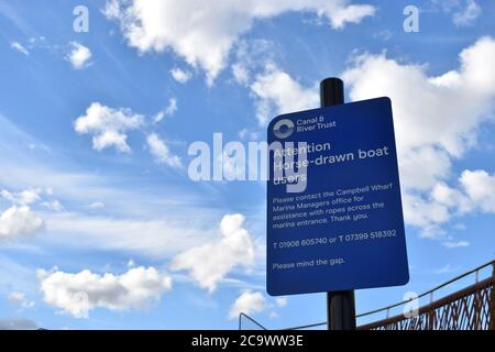 Hinweis für Benutzer von Pferdebooten in Campbell Wharf Marina, Milton Keynes. Stockfoto