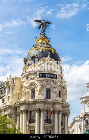 MADRID, SPANIEN - JULI 11: Metropolis Hotel in Madrid in einem schönen Sommertag am 11. Juli 2014 in Madrid, Spanien Stockfoto