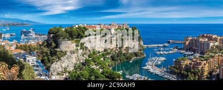 Panoramablick auf den Prinzenpalast in Monte Carlo an einem Sommertag, Monaco Stockfoto
