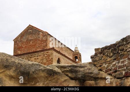 Uplistsulis Eklesia (Fürstenkirche) in der antiken Höhlenstadt Uplistsikhe, in der Nähe von Gori, Georgien Stockfoto