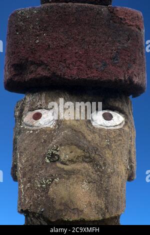 AHU Ko Te Riku, der einzige vollständige Moai auf der Osterinsel, Rapa Nui, Polynesien, Chile, Südamerika Stockfoto