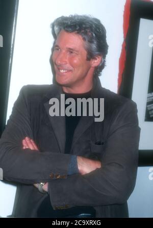 Los Angeles, Kalifornien, USA 27. Februar 1996 Schauspieler Richard Gere besucht die Ausstellung seiner Fotografien 'Zanskar und Tibet' am 27. Februar 1996 in der Fahey/Klein Gallery in Los Angeles, Kalifornien, USA. Foto von Barry King/Alamy Stockfoto Stockfoto