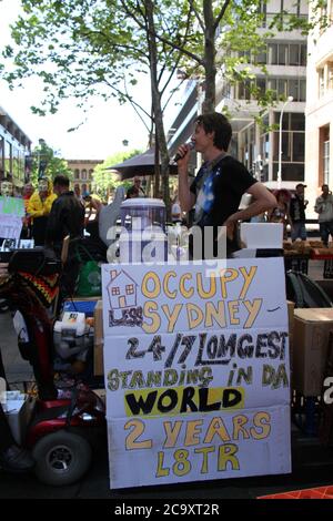 Ein Schild an der Occupy Sydney Siedlung behauptet, dass es die am längsten laufende Occupy Siedlung der Welt ist. Stockfoto