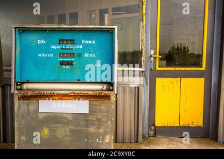 Verlassene Gaspumpen im Zentralmassiv, Frankreich Stockfoto