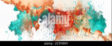 Acryl blau und rot Farben in Wasser. Tintenplange. Abstrakter Hintergrund. Horizontales langes Banner. Stockfoto