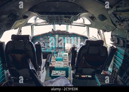Detail Foto von Cockpit Dashboard in Flugzeug der Fluggesellschaft Stockfoto