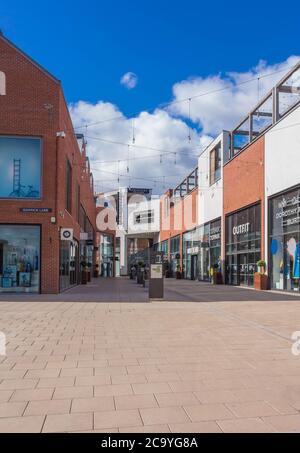 Geschlossene Geschäfte und verlassene Straßen wie Covid 19 Einschränkungen sind immer noch Gesetz. Hereford Herefordshire Großbritannien. Mai 2020 Stockfoto