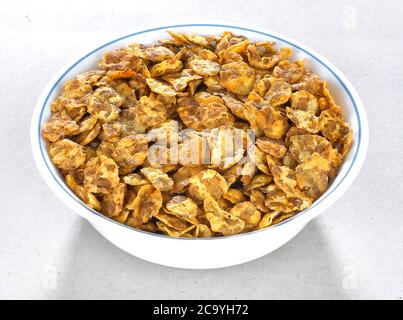 Chana chor, Jor Garam, Dabela Chana - indische Beutel Verpackung und Straßenrand würzigen Chat oder Snack-Essen. Selektiver Fokus - Bild Stockfoto