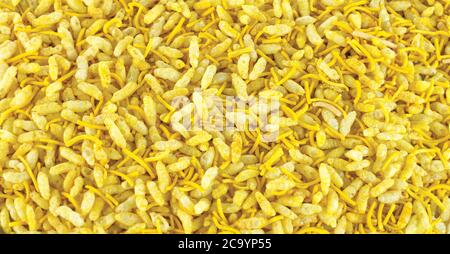 Lemon Bhel, Indian Street Snack – Bhel Puri. Die Aromen und Gewürze der Bhel, Sev Mamra gesalzen, Sev Mamra Knoblauch, selektive Fokus - Bild Stockfoto