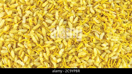 Lemon Bhel, Indian Street Snack – Bhel Puri. Die Aromen und Gewürze der Bhel, Sev Mamra gesalzen, Sev Mamra Knoblauch, selektive Fokus - Bild Stockfoto