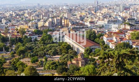 Landschaft von Athen, Griechenland. Luftpanorama der antiken Agora und Stoa von Attalos. Dieser Ort ist berühmte Touristenattraktion in Athen. Landschaft von Stockfoto