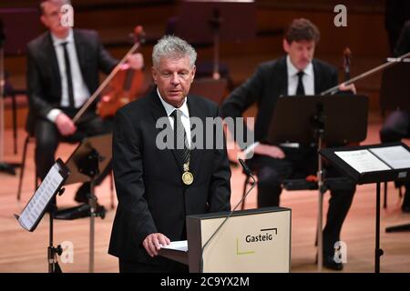 Dieter REITER (Bürgermeister der Stadt München) während seiner Rede. Trauerfeier für den verstorbenen Münchner Alt-ob und Ehrenbürger Dr. Hans-Jochen Vogel (SPD) am 03.08.2020 in der Philharmonie Gasteig in München, weltweite Nutzung Stockfoto