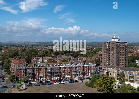 Luftaufnahme von Littlehampton in West Sussex von der Strandpromenade in Richtung South Strand. Stockfoto
