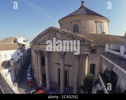 FACHADA PORTICADA - 1761-1788 - ARQUITECTURA NEOCLASICA. Autor: DREVETON BALTASAR. LAGE: IGLESIA CONVENTO DE SANTA VICTORIA. CORDOBA. SPANIEN. Stockfoto