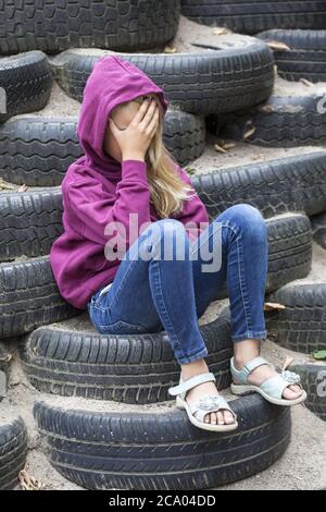 Mädchen (10) ist unglücklich, traurig, Kiel, Schleswig-Holstein, Deutschland Stockfoto
