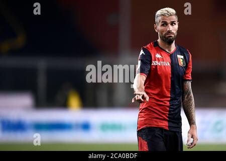 Genua, Italien - 02. August, 2020: Valon Behrami von Genua FC Gesten während der Serie A Fußballspiel zwischen Genua FC und Hellas Verona. Genua CFC gewann 3-0 gegen Hellas Verona. Kredit: Nicolò Campo/Alamy Live Nachrichten Stockfoto