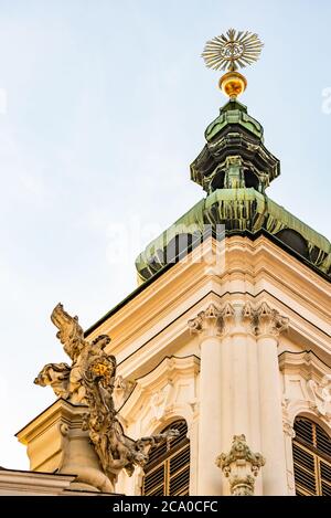 Blick auf die Spitze der Mariahilfer Kirche, Mariahilferkirchep Stockfoto