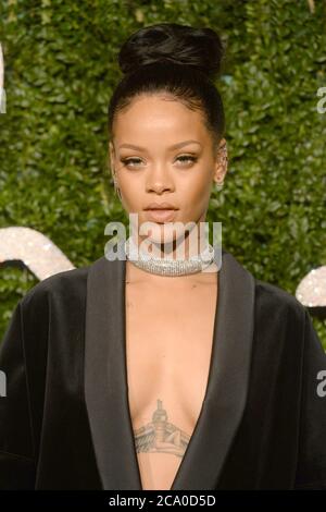 Rihanna nimmt an den British Fashion Awards im London Coliseum in London Teil. 1. Dezember 2014 © Paul Treadway Stockfoto