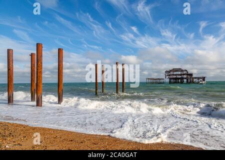 Der alte West Pier in Brighton an einem sonnigen Abend Stockfoto