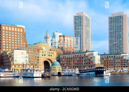 Stadtbild des Finanzdistrikts und des Hafens am frühen Morgen, Boston, Massachusetts, USA Stockfoto