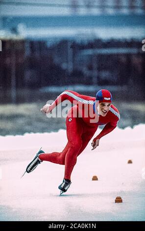 Eisschnellläufer Eric Heiden (USA) trainiert vor den Olympischen Winterspielen 1980 auf der Wisconsin Olympic Ice Rink in West Allis, Wisconsin Stockfoto