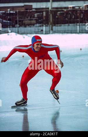 Eisschnellläufer Eric Heiden (USA) trainiert vor den Olympischen Winterspielen 1980 auf der Wisconsin Olympic Ice Rink in West Allis, Wisconsin Stockfoto