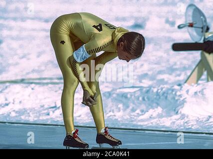 Eisschnellläuferin Beth Heiden (USA)gewinnt bei den Olympischen Winterspielen 1980 die Bronzemedaille in den 3.000m der Frauen Stockfoto