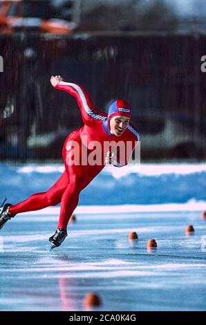 Eisschnellläufer Eric Heiden (USA) trainiert vor den Olympischen Winterspielen 1980 auf der Wisconsin Olympic Ice Rink in West Allis, Wisconsin Stockfoto