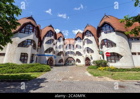 Makovecz Wohngebäude in Sarospatak, Ungarn. Stockfoto