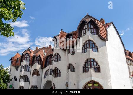 Makovecz Wohngebäude in Sarospatak, Ungarn. Stockfoto