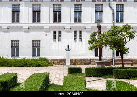 Büste von John Amos Comenius am Karoly Eszterhazy University Comenius Campus in Sarospatak, Ungarn. Stockfoto