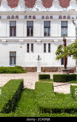 Büste von John Amos Comenius am Karoly Eszterhazy University Comenius Campus in Sarospatak, Ungarn. Stockfoto