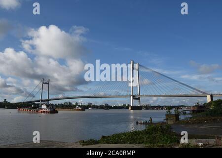 Vidyasagar Setu oder zweite Hooghly Brücke über den Ganges oder Hooghly Fluss, der Kolkata und Howrah in Westbengalen, Indien verbindet. Stockfoto