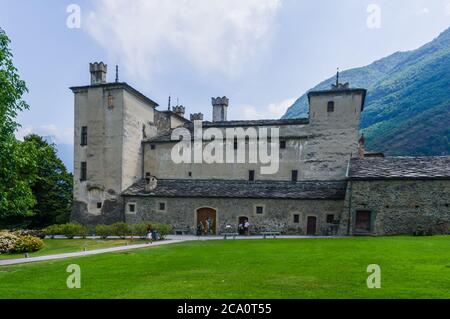 Issogne, Italien (30. Juli 2020) - die mittelalterliche Burg von Issogne in der italienischen Region des Aostatals Stockfoto