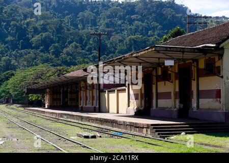 Verlassene Bahnhof auf dem Land des Staates Sao Paulo, Brasilien Stockfoto
