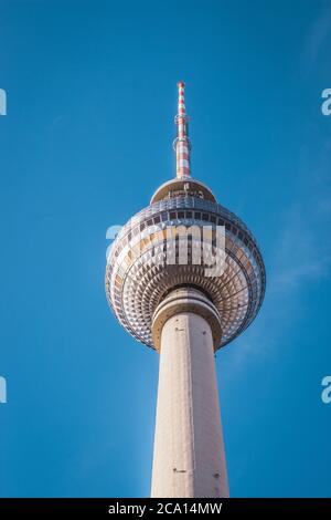 Der berühmte Fernsehturm in Berlin. Stockfoto