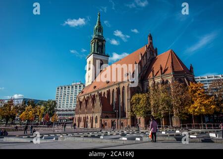 Marienkirche oder Marienkirche in deutscher Sprache in der Nähe des Alexanderplatzes im Zentrum von Berlin. Stockfoto