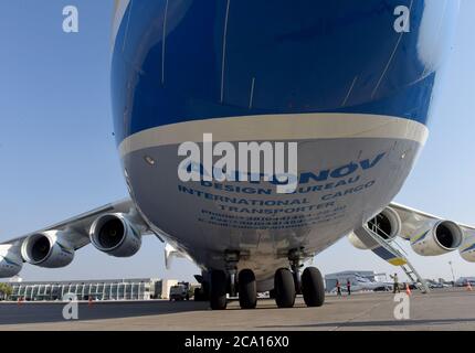 Lod, Israel. August 2020. Der größte Flugzeugträger der Welt, eine Antonov an-225, landet am Montag, den 3. August 2020, am Ben Gurion Airport in Lod bei Tel Aviv. Das ukrainische Frachtflugzeug trägt US-Militär Oshkosh Lastwagen, um mit dem israelischen Rafael's Iron Dome Raketenabwehrsysteme ausgestattet werden. Die Eisernen Kuppeln werden verwendet, um US-Truppen gegen eine Reihe ballistischer Bedrohungen zu verteidigen. Foto von Debbie Hill/UPI Kredit: UPI/Alamy Live Nachrichten Stockfoto