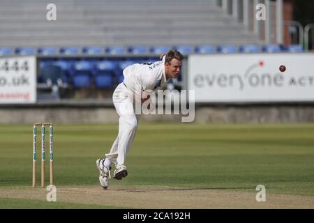 CHESTER LE STREET, ENGLAND. 2. AUGUST 2020 - Yorkshire' Steven Patterson beim Bowling während des Bob Willis Trophy Spiels zwischen Durham und Yorkshire in Emirates Riverside, Chester le Street am Montag, 3. August 2020. (Kredit: Mark Fletcher, Mi News) Kredit: MI Nachrichten & Sport /Alamy Live Nachrichten Stockfoto