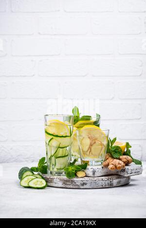 Set von verschiedenen gesunden Detox Wasser Stockfoto