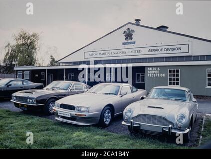 NEWPORT PAGNELL - ENGLAND 22 APR: Aston Martin Fabrik in Newport Pagnell, England, UK am 22. April 1990 Stockfoto