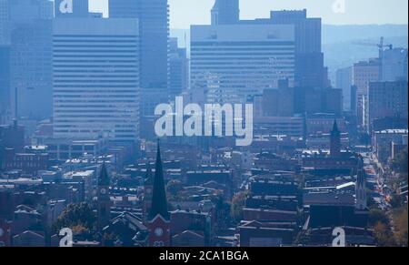 Blick am Nachmittag auf die Innenstadt von Cincinnati vom Bellevue Park Stockfoto