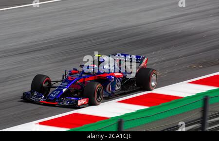 Pierre Gasly fährt mit seiner Scuderia Toro Rosso STR13 F1 Car während des Qualifyings für den Großen Preis von Österreich 2018 auf dem Red Bull Ring. Stockfoto