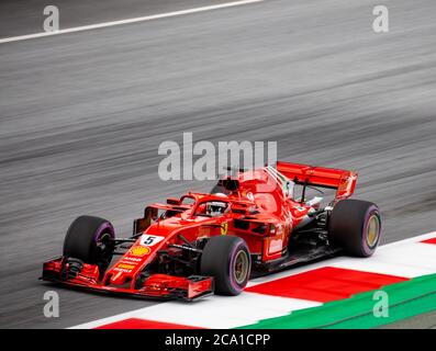 Sebastian Vettel in seinem Ferrari SF71H F1-Wagen während des Qualifyings des Grand Prix von Österreich 2018 auf dem Red Bull Ring. Stockfoto