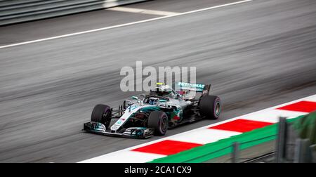 Valtteri Bottas in seinem Mercedes AMG F1 W08 EQ Power+ Fahrzeug während des Qualifyings des Grand Prix von Österreich 2018 auf dem Red Bull Ring. Stockfoto